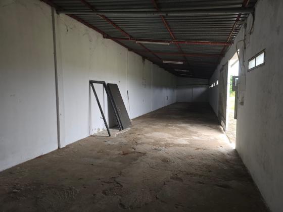 Arrenda-se Armazém 200m² Av das indústrias