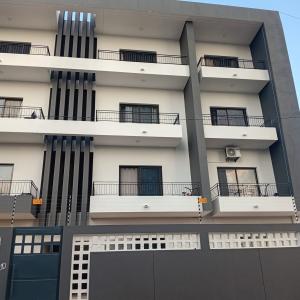 vende-se T3,1suite,2andar coop prédio pequeno e novo