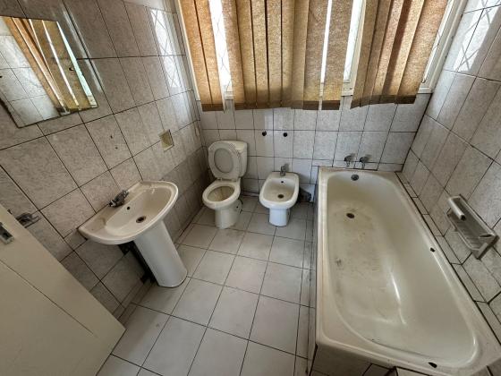 Vende-se Moradia/Geminada T3 no Alto Maé