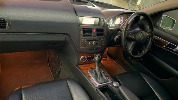 MERCEDES BENZ C200 2010