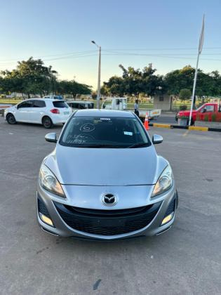 Recém chegado Mazda Axela 2011