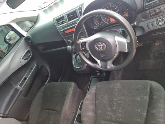 Toyota Ractis 2012