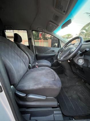 TOYOTA RACTIS 1.5cc CVT-SPORT 2007
