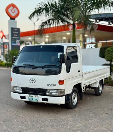 TOYOTA DYNA 3L AUTOMÁTICA 2Ton