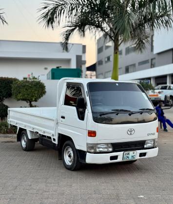 TOYOTA DYNA 3L AUTOMÁTICA 2Ton