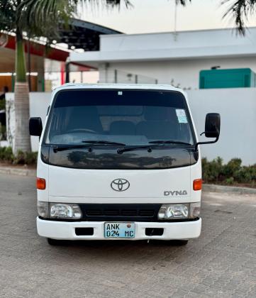 TOYOTA DYNA 3L AUTOMÁTICA 2Ton