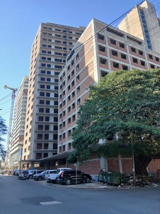 Edifício de 175 apartamentos + hotel de 8 andares