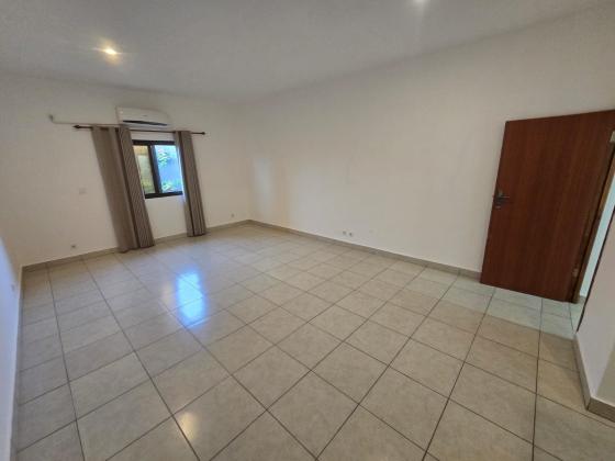 Vende-se Moradia Tipo 3 no Condomínio Liberdade