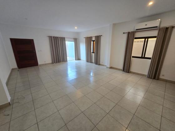 Vende-se Moradia Tipo 3 no Condomínio Liberdade
