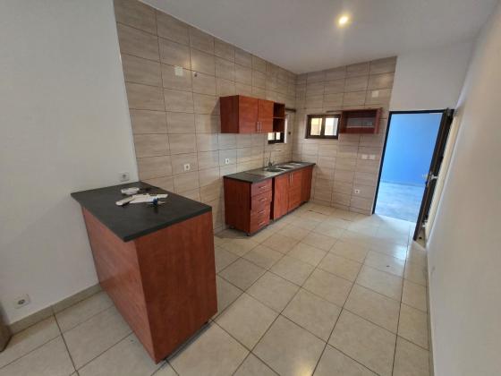 Vende-se Moradia Tipo 3 no Condomínio Liberdade
