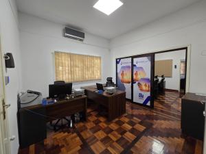 ARRENDA-SE ESCRITÓRIOS TOTALMENTE EQUIPADO 
BAIRRO DA SOMMERSCHIELD PRÓXIMO À Av. JULIUS NYERERE 