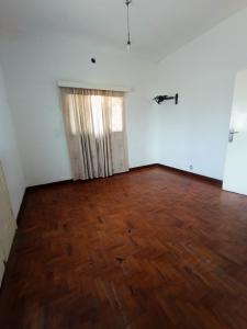 Vende-se Apartamento T3 1⁰ andar com parqueamento no bairro da Malhangalene,  rua de anguane