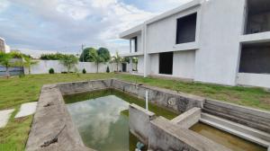Vende-se Moradia Duplex T4 Inacabada no Bairro de Guava_Proxima a Rotunda do CMC