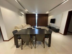 Arrenda-se Moderno Apartamento T3 dentro de Condomínio no Bairro Triunfo