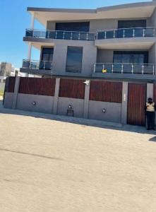 Vende-se Moradia/Geminada T4 Inacabada no Bairro Triunfo Novo