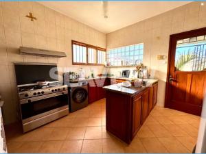 Vende-se Moradia/Geminada T3 na Av. Eduardo Mondlane