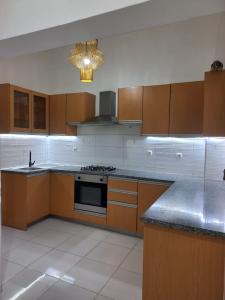 Arrenda-se um apartamento tipo 3 no bairro Central