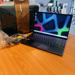 O Asus ZenBook UX42UA com Ryzen 5 5500U é o modelo ZenBook 14 UM425UA - ultrafino e leve da linha Z