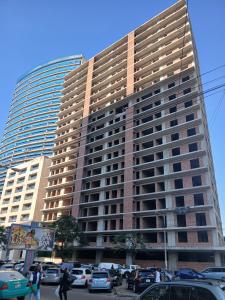 Edifício de 175 apartamentos + hotel de 8 andares