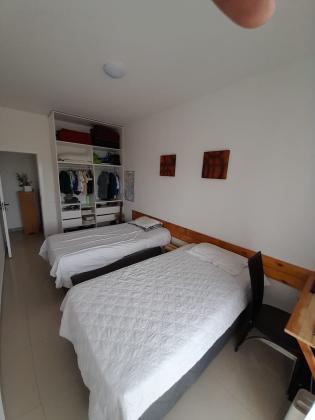 Vende-se flat T2 suite com estacionamento - 5min DA PRAIA