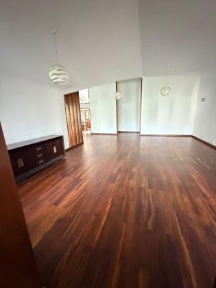 Arrenda-se Moradia T4 no Condomínio Miramar