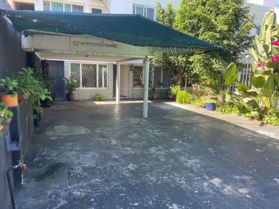 Vende-se moradia T4 suite com piscina - SOMMERSCHIELD