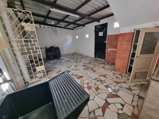R/C -> arrenda-se flat T2 com quintal privado - POLANA