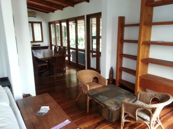 Vende-se moradia num terreno com 1.280 de area - POLANA