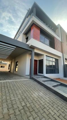 Vende-se moradia geminada T6 (3suites) com piscina e anexo