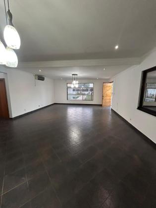 Arrenda-se moradia T6 (3 suites) com piscina e anexo T2 - TRIUNFO