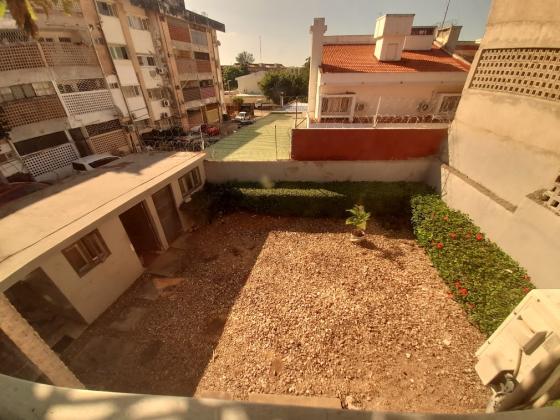 Vende-se moradia T6 triplex com anexos - AV. ZIMBABUE