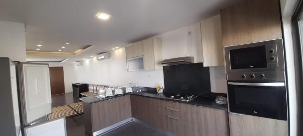 Arrenda-se flat T3 suite com piscina, ginasio e campo misto - 30s DA PRAIA