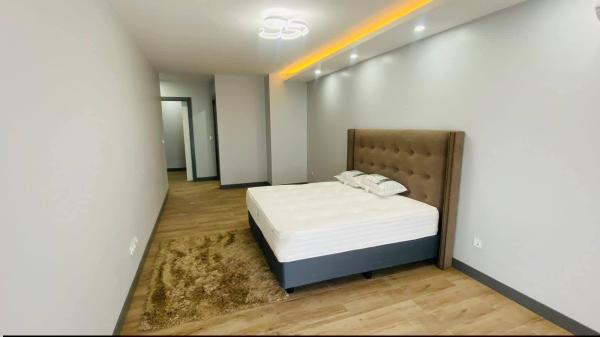 MOBILADA - arrenda-se flat T3 com vista ao mar e piscina