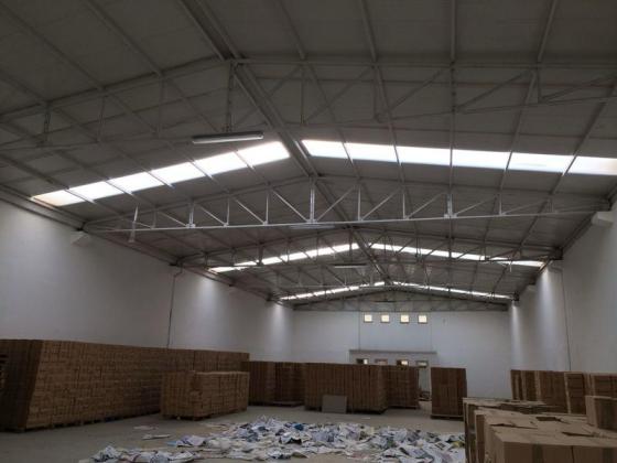 Arrenda-se armazem de 700m² de area - MATOLA