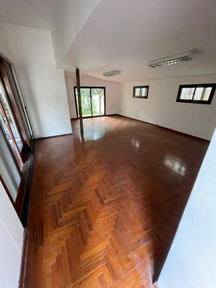 Moradia com 13 salas, piscina e anexo - SOMMERSCHIELD