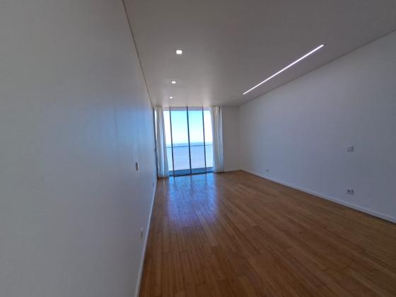 Arrenda-se flat T4 de fronte ao mar, com piscina e ginasio - ZEN