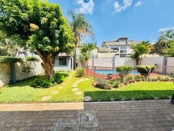 Vende-se moradia T4 com piscina e anexo - SOMMERSCHIELD