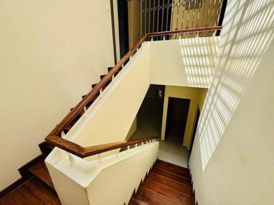 Vende-se moradia T4 com piscina e anexo - SOMMERSCHIELD