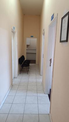 Vende-se Geminada T2 no Bairro Central_Proxima ao Comando da Cidade