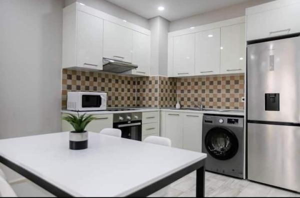 Vende-se flat T2 com piscina e ginasio - POLANA