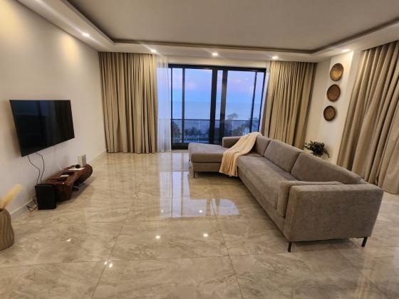 Arrenda-se flat T4 com vista ao mar, piscina e ginasio - MARITIMO