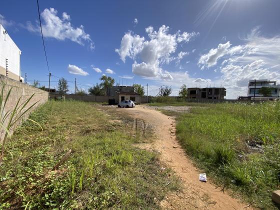 Venda/Transpasse de Terreno/Espaço 28/40 |Mapulene, Av.Marginal