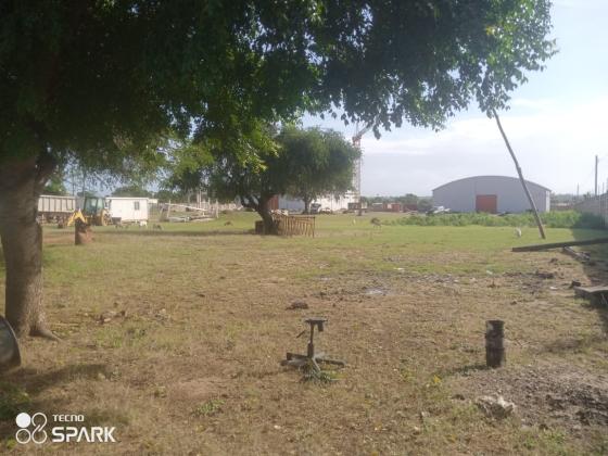 Infraestrutura comercial completa em 3hectares - MALHAMPSENE