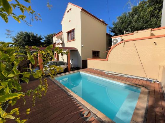 Vende-se moradia T4 com piscina e anexo - POLANA