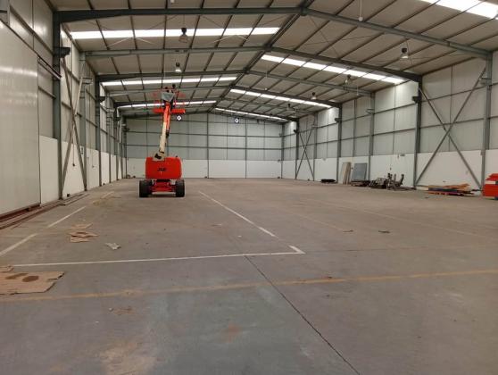 Arrenda-se armazem com 2.000m² na EN1 - ZIMPETO