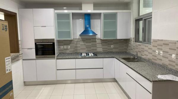 Arrenda-se flat T3 com vista ao mar - AV. MARGINAL