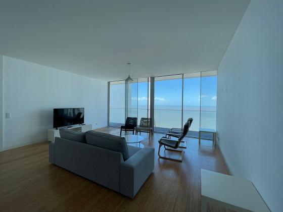 arrendo excelente apartamento tp3 com móveis na polana/ Julius nherere
