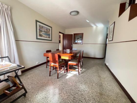 Vende-se moradia T4 com piscina e anexo - POLANA