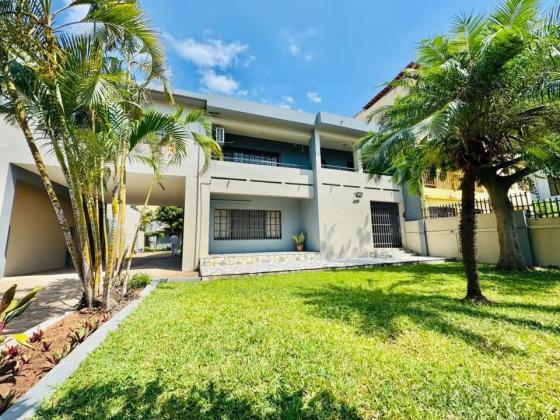 Vende-se moradia T4 com piscina e anexo - SOMMERSCHIELD
