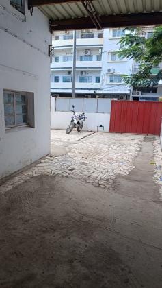 Vende-se Geminada T2 no Bairro Central_Proxima ao Comando da Cidade